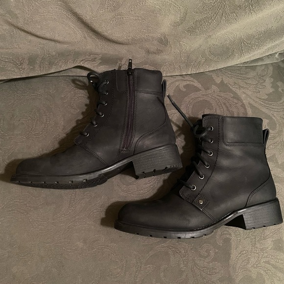 Clarks Black Women’s Boots - Picture 4 of 9